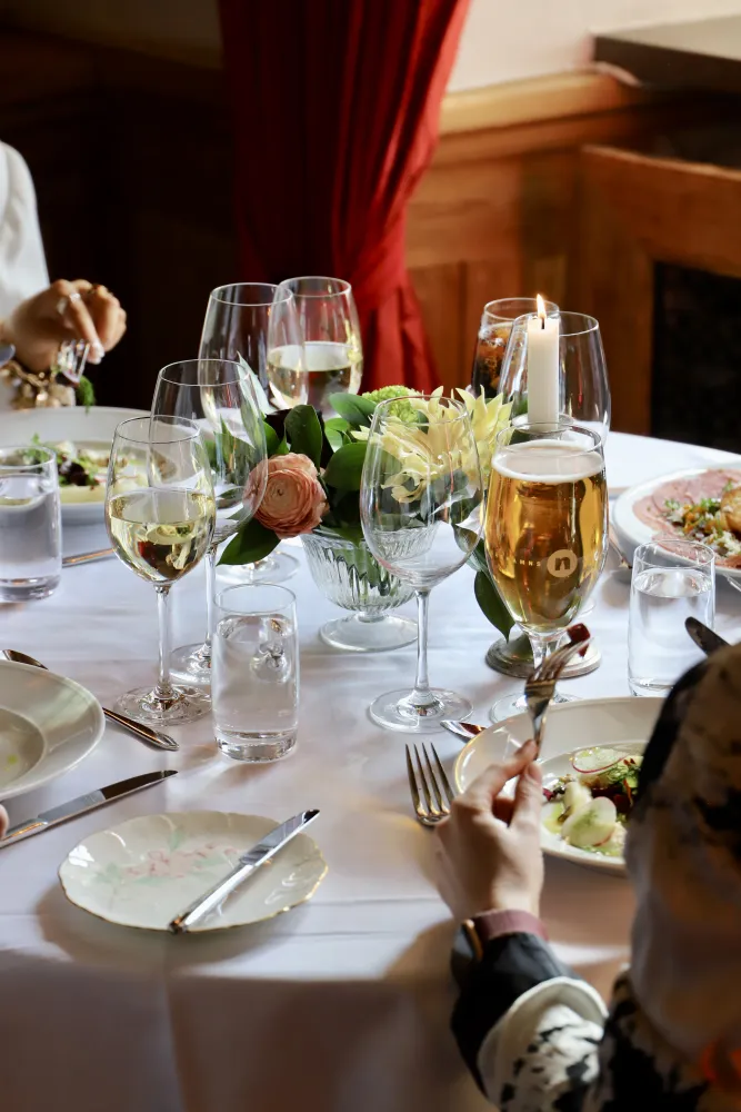 Middag i biblioteket