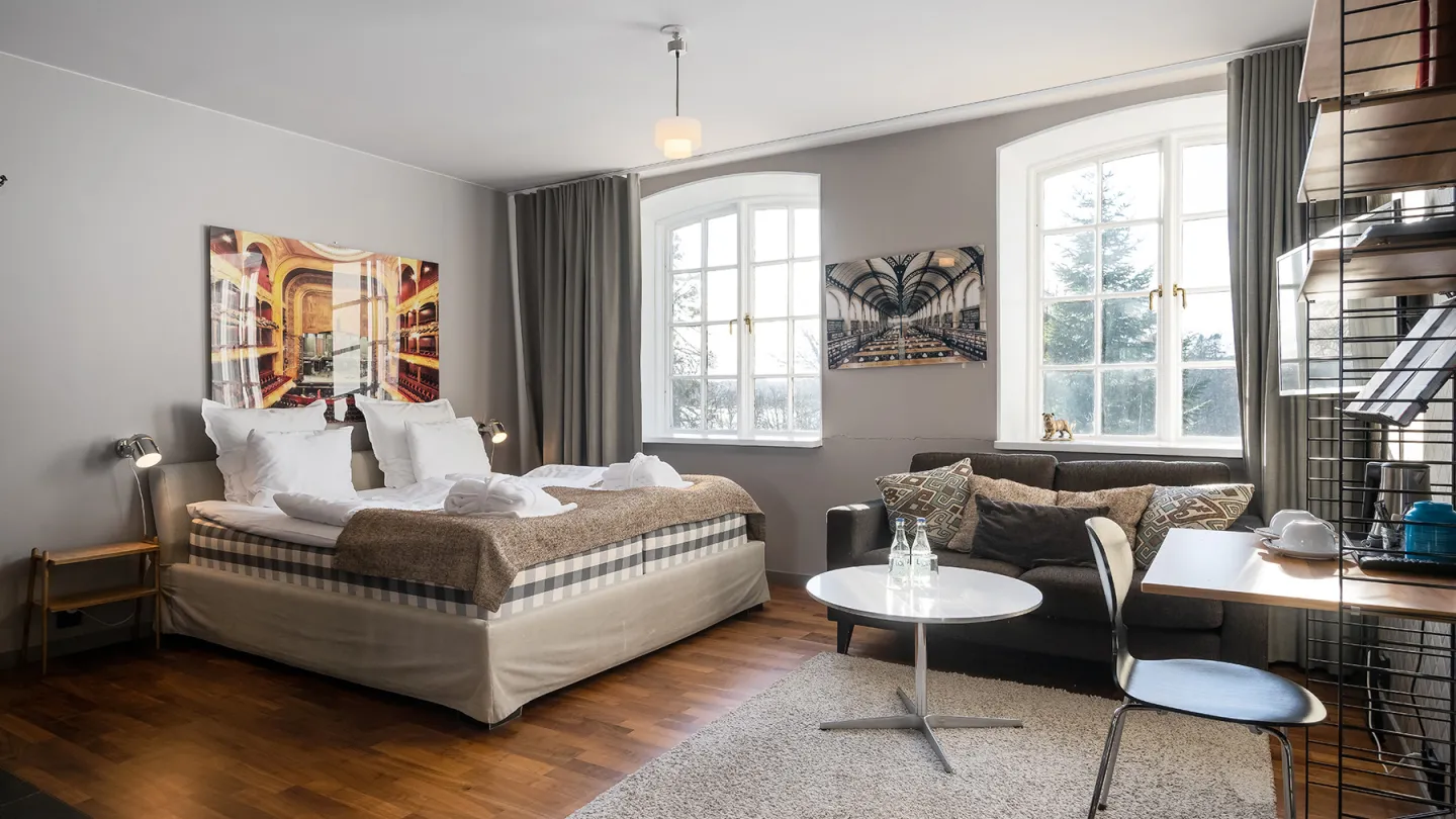 Västra flygeln, Briger Strod